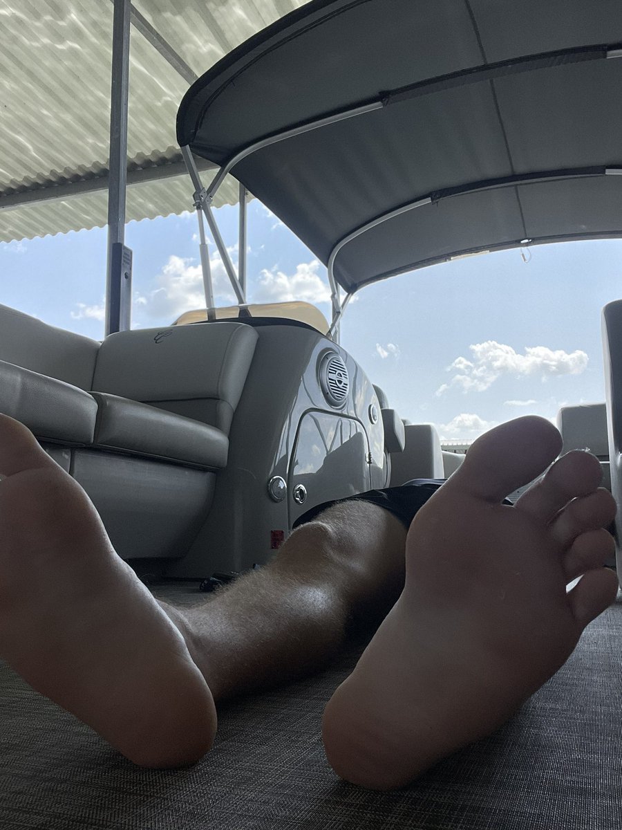 masterphil420's tweet photo. Giving my sweaty feet some time to breathe on this hot day on the lake . Need cash slaves to hit my dms for customs. @PromoRTpig @rt_slave_ma @rt_feet @RT4Masters @master_updates @CockyStr8boyz @BestFootMasters @MasterJockPromo @varsityjox @RT4Kings @masterrobert11 https://t.co/EE6CdOPtmW
