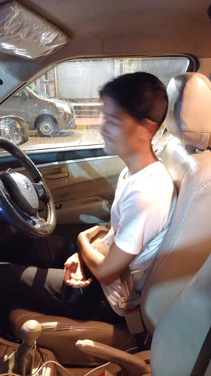 NinadNK's tweet photo. @ola_supports 

This Ola cab driver denied to pick up and demanded extra money and also threatened passenger, please look into this. https://t.co/Izxy7vkQcl