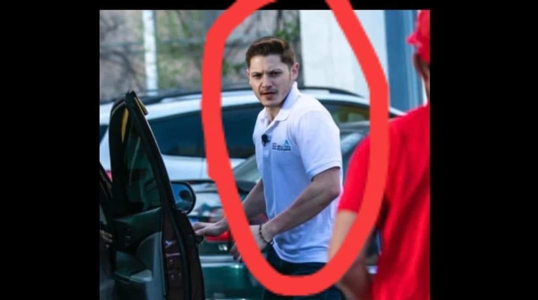 AguilarDassaev's tweet photo. Viendo estas fotografías al momento que el joven se va ¿cuando supuestamente lo golpearon entonces?
La solidaridad en los medios es selectiva. Los que hoy defienden al joven, antes se burlaron de nosotros cuando la dictadura nos amenazaba, agredia y perseguía. https://t.co/e3tfueD6n7