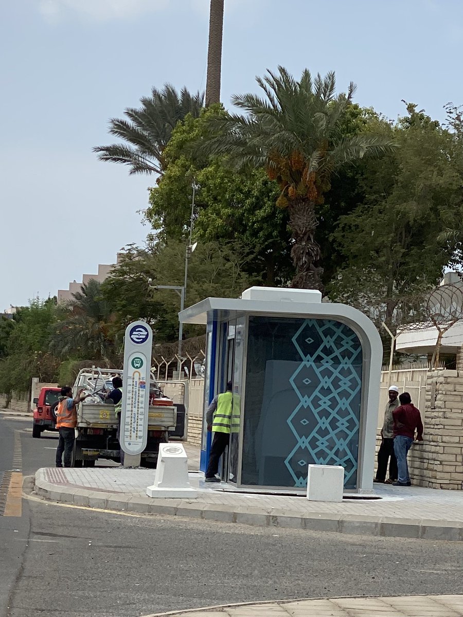EngRude's tweet photo. اللمسات النهائية للكثير من المحطات الخاصة بالمرحلة الأولى من مشروع النقل العام ب #جدة (شبكة الحافلات) 
الصور المرفقة من محطة على المسار 7A https://t.co/8cszx8TGTT
