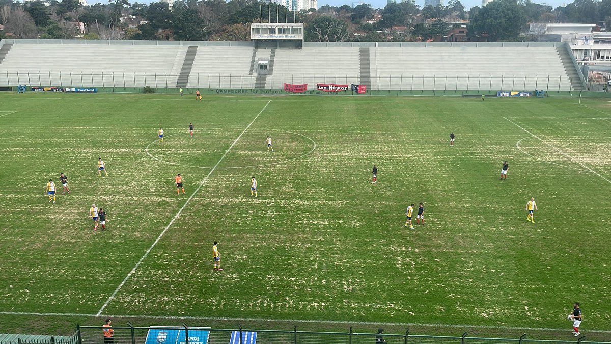 enunabaldosa's tweet photo. En esta cancha jugaron Atenas vs. Bella Vista.

#FútbolUruguayo 🇺🇾 https://t.co/jRHhSPhoR3