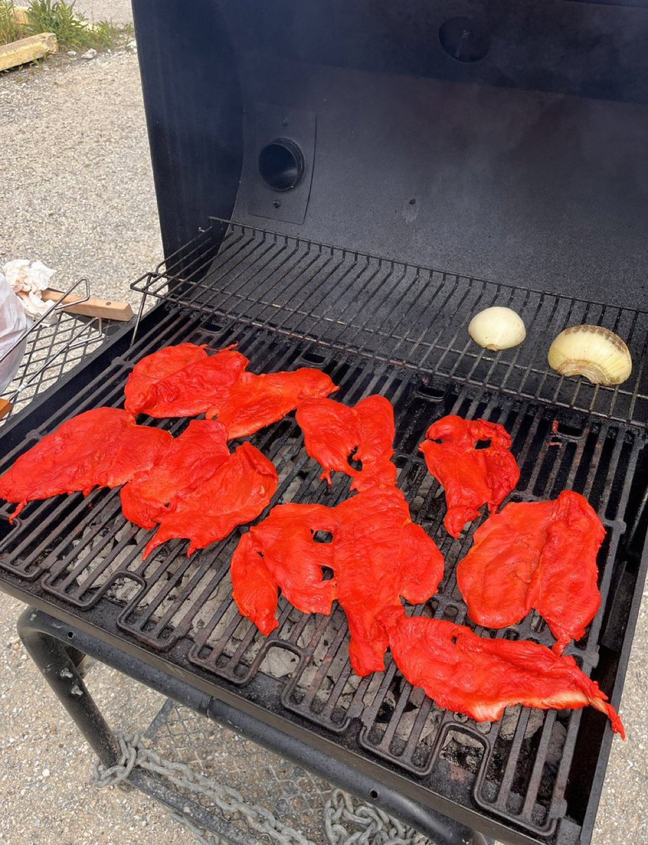 slvppy's tweet image. who comin to the cookout 🙏💯