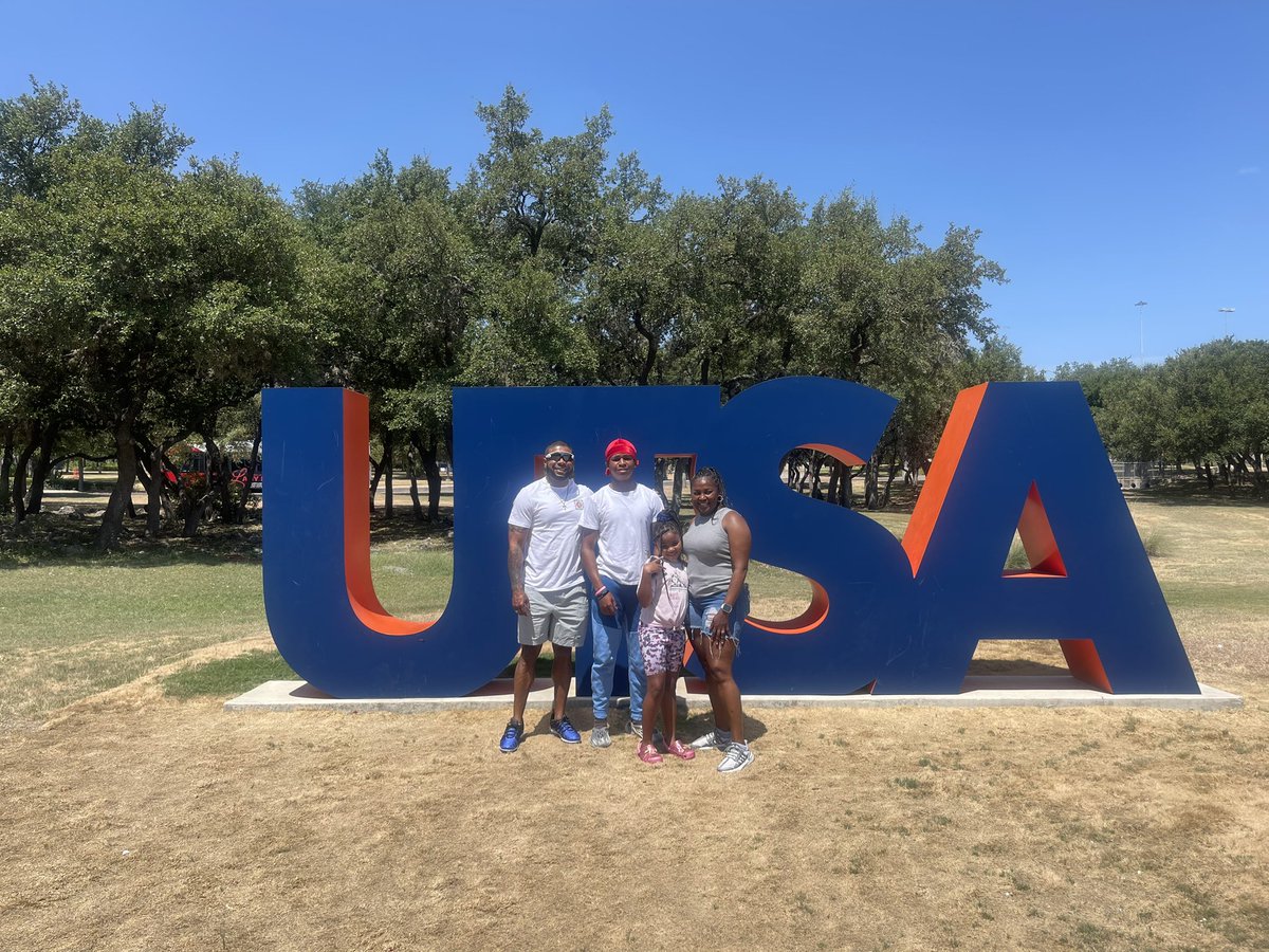 qb1jman's tweet photo. UTSA is a beautiful campus #quarterback #purepasser #swimmer #toptexasqb #toptxathlete #sprinter
@coachkirkmartin
 @deionsanders @SeeLoSquats @coachmcelwain @B_AthleticsRPJH
@joeymcguireTTU
@byfelite7v7
@casey_smithson
@Zkittley
@coachjeffries_jacob
@BMiddletonUH
@coachTreyHoltz https://t.co/uJHjjwHre4
