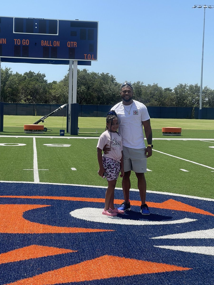 qb1jman's tweet photo. UTSA is a beautiful campus #quarterback #purepasser #swimmer #toptexasqb #toptxathlete #sprinter
@coachkirkmartin
 @deionsanders @SeeLoSquats @coachmcelwain @B_AthleticsRPJH
@joeymcguireTTU
@byfelite7v7
@casey_smithson
@Zkittley
@coachjeffries_jacob
@BMiddletonUH
@coachTreyHoltz https://t.co/uJHjjwHre4