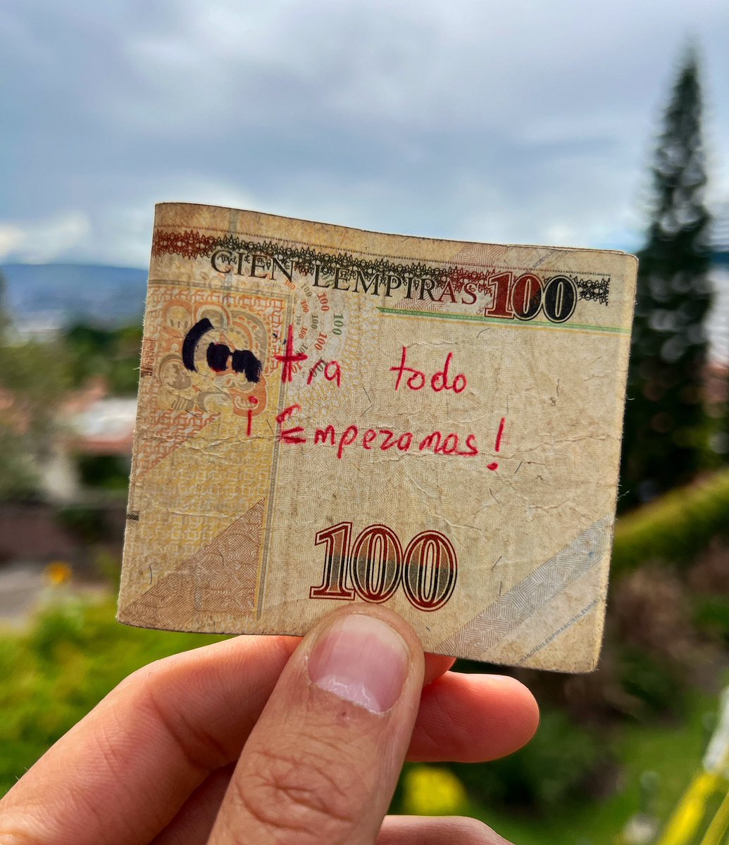 Me salió un billete de 100 hoy con este mensaje. ¡Me encanto! Solo me imagine una persona iniciando su emprendimiento con mucho entusiasmo y luchando ante adversidades.