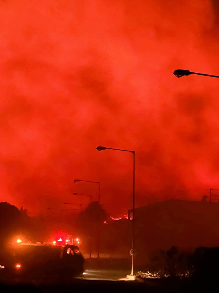 mina_zachariou's tweet photo. #Rhodes 🇬🇷
My home island is bleeding... 🔥🔥🔥🔥 https://t.co/oZAxtiTVk1
