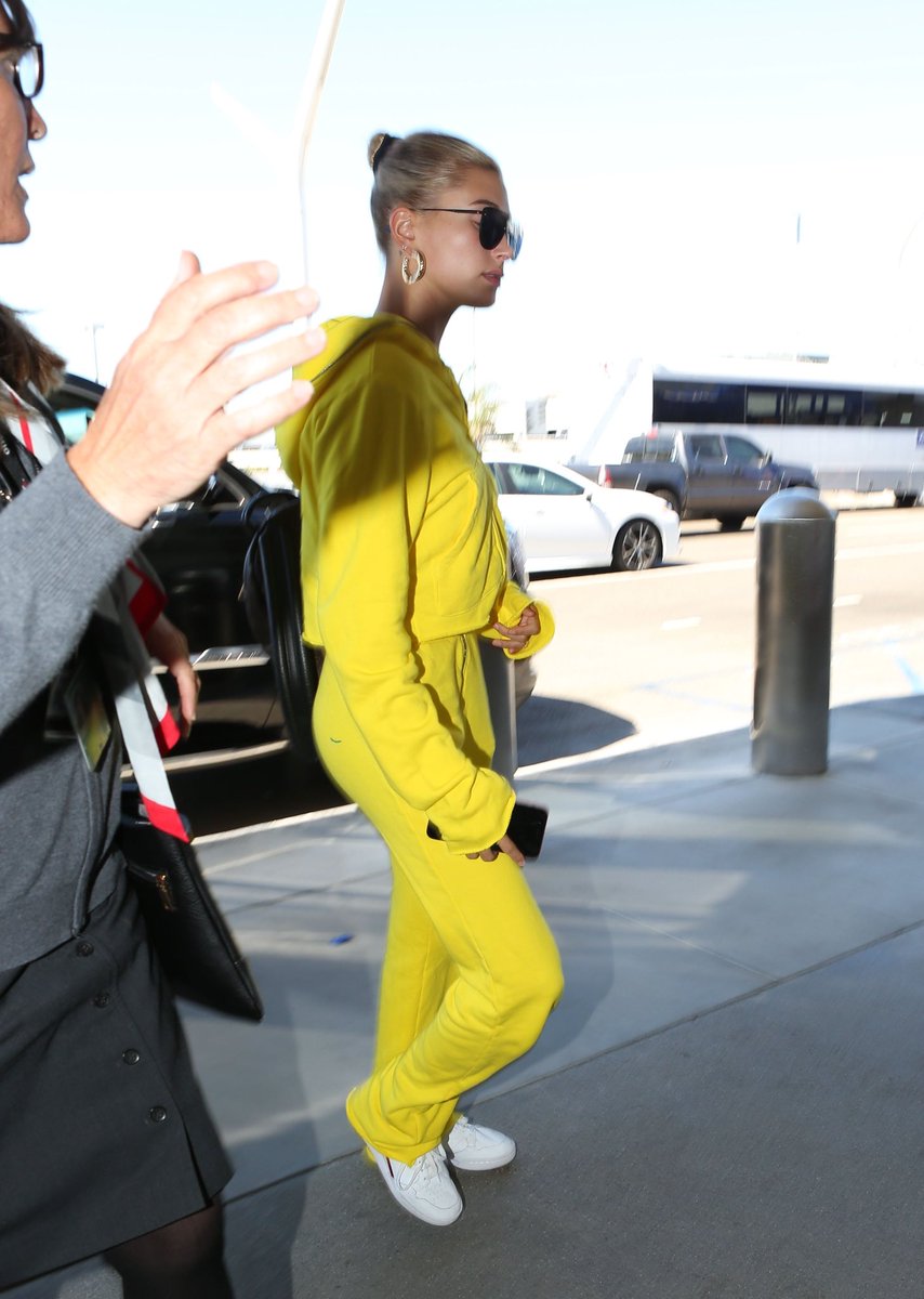 RT @hbthrowbacks: Hailey Baldwin @haileybieber arriving at LAX airport in Los Angeles, CA (July 22, 2018) https://t.co/N3AIHwL2wL