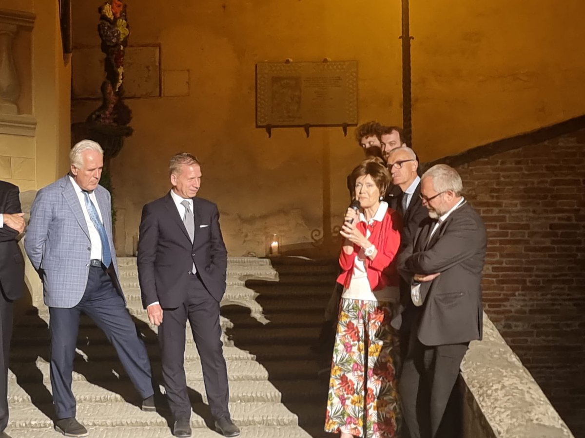 F_GiorgioLaPira's tweet photo. #SanMiniato: la presidente di @F_GiorgioLaPira Patrizia Giunti con @EugenioGiani alla prima di “Dramma industriale (Firenze 1953)” su #LaPira #EnricoMattei e salvataggio #Pignone per @DrammaPopolare https://t.co/lFovuLaF20
