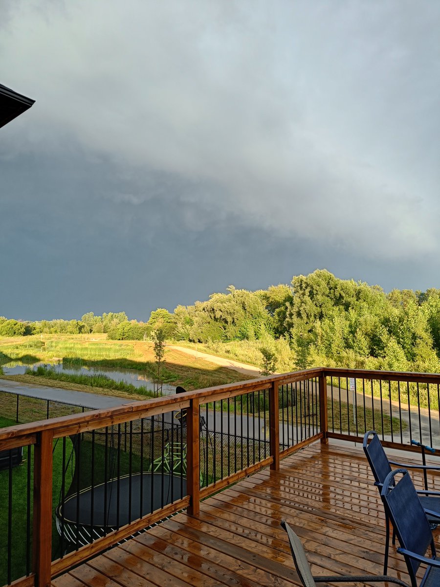 Loco_moco_choco's tweet photo. Calm after the thunder!! https://t.co/M6Lxvzu1Wt