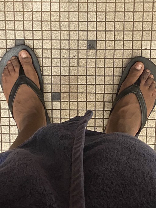Friendly reminder to make sure you wear something on your feet at the gym. #BlackMenFeet #Feet #Toes<a href="/tag/feet"class="tags"><span>#feet</span></a><a href="/tag/toes"class="tags"><span>#toes</span></a><a href="/tag/blackmenfeet"class="tags"><span>#blackmenfeet</span></a>