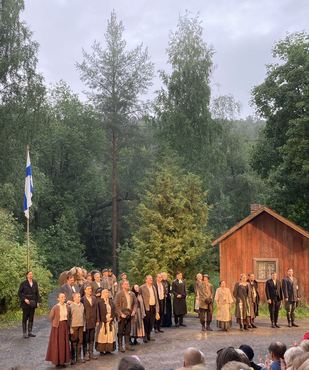 Täällä Pohjantähden alla <a href="/Pyynikki/">Pyynikin kesäteatteri</a> tarjosi huikean historian tunnin: jotta ymmärtää nykyisyyttä, tulee tuntea menneisyys #kesäteatteri #kulttuuri <a href="/Tamperekaupunki/">Tampereen kaupunki</a>