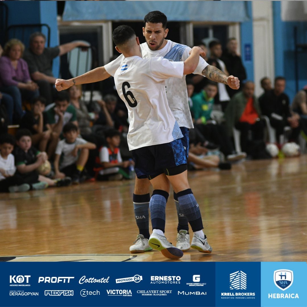 hebraicafutsal's tweet photo. ¡Triunfo en Pilar! ✅ 

El equipo de @hernanbasile10  venció por 4-3 a Banfield con goles de Gabi Edelstein, Matias Fana, @matiedel  y Lucas Perez. 

🗓 En la próxima fecha visitará al líder 17 de Agosto. 

¡Vamos #Hebraica! 🔵⚪️ https://t.co/cLREW27wPC