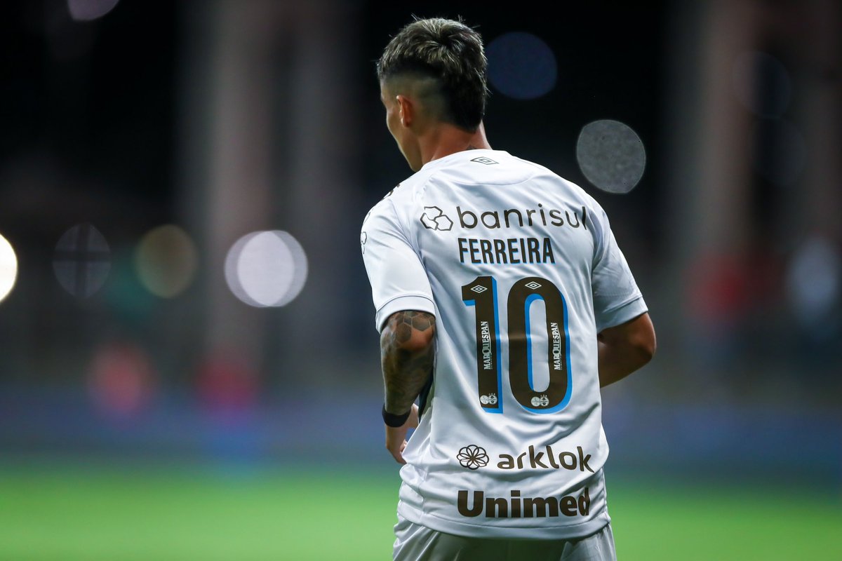 GremioTimeLine's tweet photo. Ferreira é muito diferente slk, em pouco tempo criou 3 oportunidades claras de gol. 🇪🇪⚡️

Se tem um jogador com mais características de finalização no mínimo sairia com uma assistência hoje. 👏👏 https://t.co/Ui3yLUmU1U