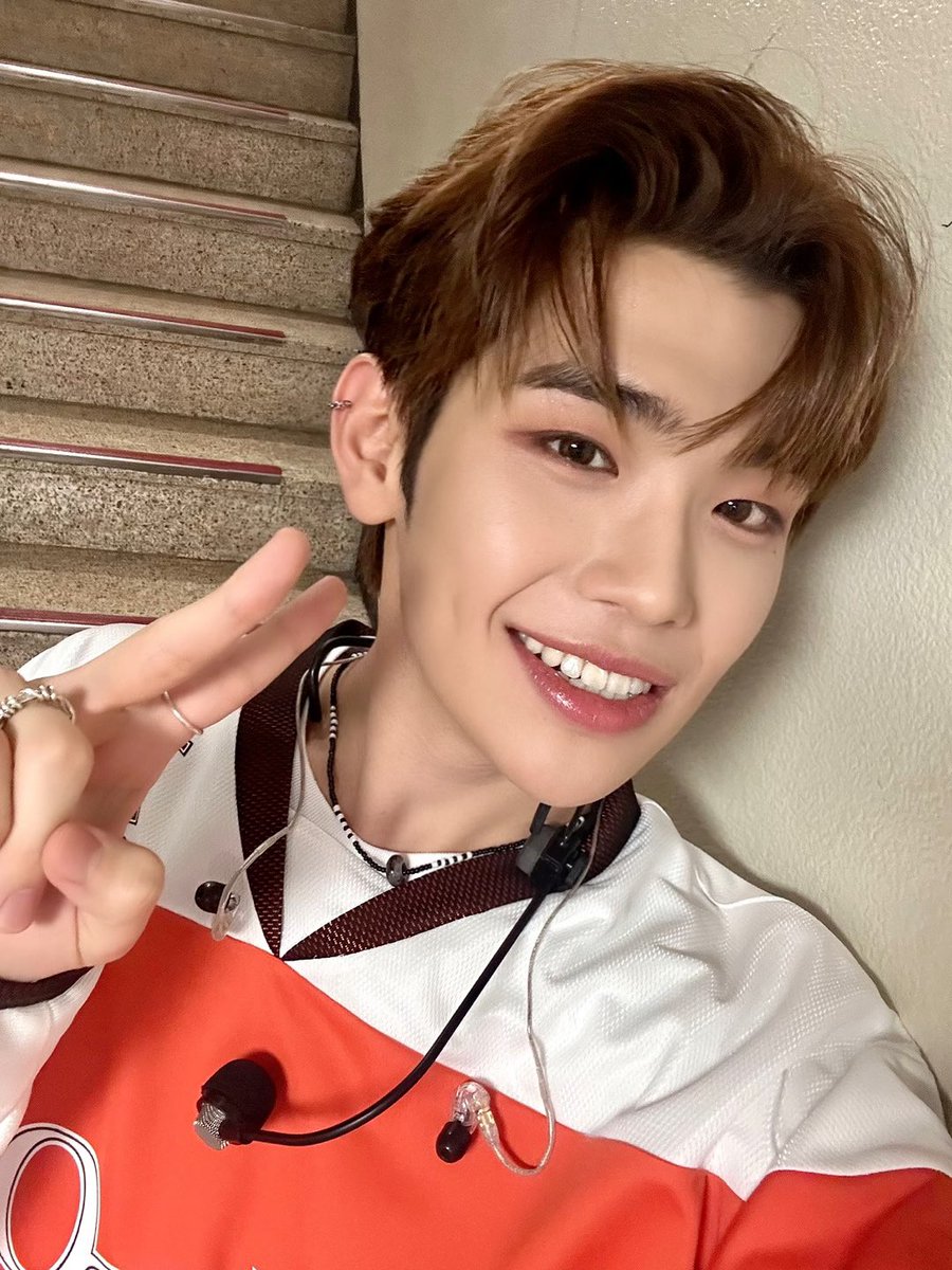 ZB1_official's tweet image. _💌

오늘 하루도 파이팅!
오늘도 제로즈가✨빛났으면 좋겠다!
이따가 보자구~ 일주일의
마지막은 🔥열정 있게!! 
이따 봐~ 

#KIMTAERAE #김태래
#ZEROBASEONE #ZB1 #제로베이스원