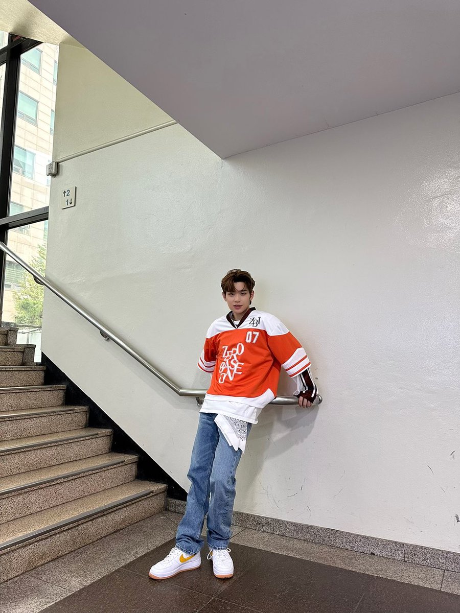 ZB1_official's tweet image. _💌

오늘 하루도 파이팅!
오늘도 제로즈가✨빛났으면 좋겠다!
이따가 보자구~ 일주일의
마지막은 🔥열정 있게!! 
이따 봐~ 

#KIMTAERAE #김태래
#ZEROBASEONE #ZB1 #제로베이스원