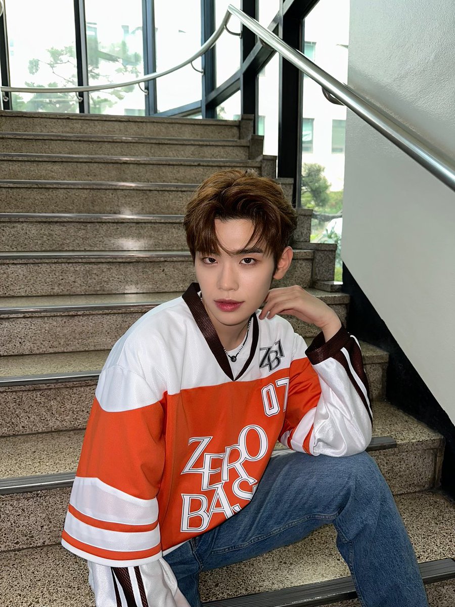 ZB1_official's tweet image. _💌

오늘 하루도 파이팅!
오늘도 제로즈가✨빛났으면 좋겠다!
이따가 보자구~ 일주일의
마지막은 🔥열정 있게!! 
이따 봐~ 

#KIMTAERAE #김태래
#ZEROBASEONE #ZB1 #제로베이스원