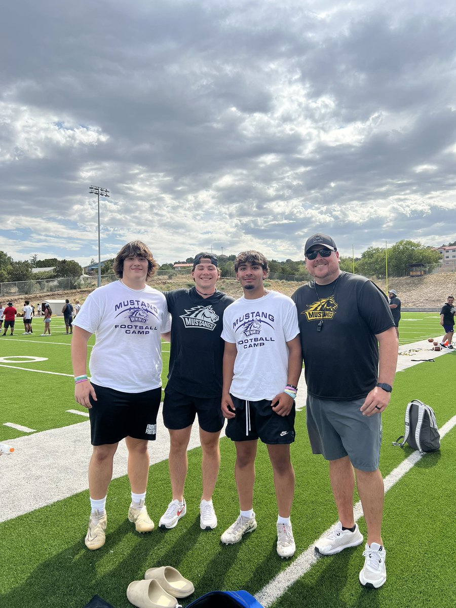 MalakhiStatler's tweet photo. After a great camp, I’m Blessed to receive my first offer from Western New Mexico University!!!🟣🟡 @coach_bhickman @CoachCamp_ @ReimSean @Tittle77 
Go Mustangs 🐎! https://t.co/bpclo8ycx6