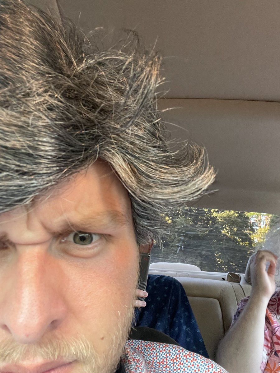 Found a wig now I look like Rod Blagojevich https://t.co/xwhfoInOWN