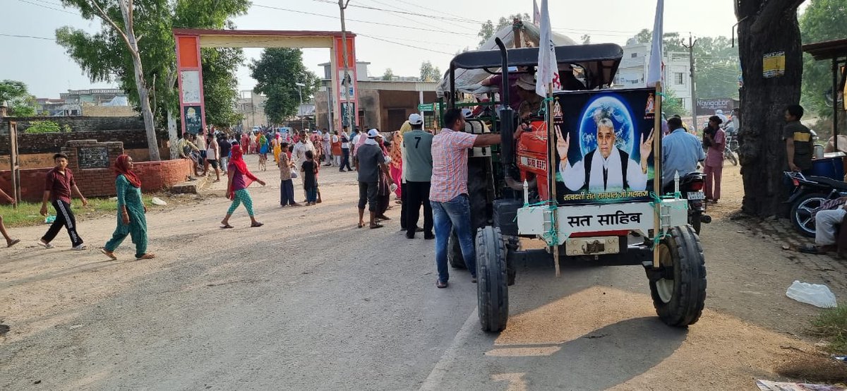 #FloodRelief_by_SantRampalJi
Sant Rampal Ji Maharaj Ji's followers are selflessly providing assistance to the flood-affected people in Haryana. They are extending support to the flood victims by providing them with free food, medicine, and fodder for the animals.