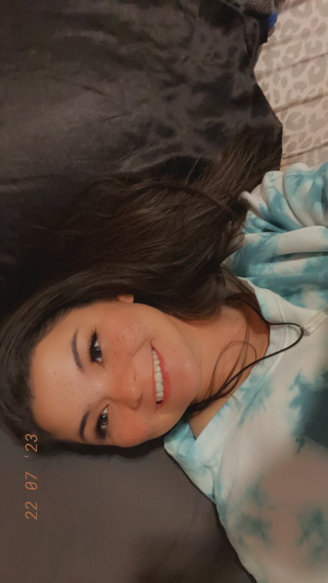 mkmw_'s tweet photo. Update on what I look like. (Fun fact, it’s the same. 🤷🏻‍♀️) https://t.co/Hl4uHBI5C5