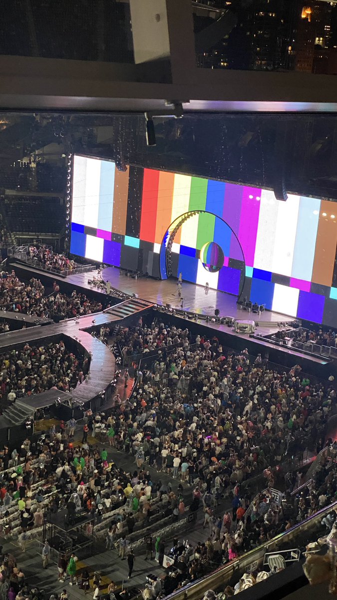 Attention Chicago - this is not a drill!! They are drying the stage for  <a href="/Beyonce/">BEYONCÉ</a>  🐝🐝🐝#RENAISSANCEWorldTour