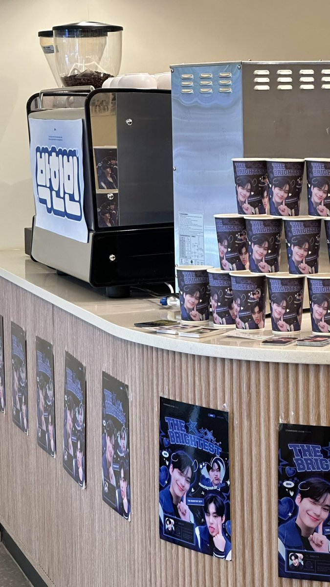 燦爛
: 𝘵𝘩𝘦 𝘣𝘳𝘪𝘨𝘩𝘵𝘦𝘴𝘵

2023 𝘤𝘩𝘦𝘦𝘳𝘪𝘯𝘨 𝘤𝘢𝘧𝘦
𝘧𝘰𝘳 𝘏𝘈𝘕𝘉𝘐𝘕

⤏

카페 마지막 날 오픈했습니다!

#가장_찬란한_별_한빈이에게
#박한빈 #PARKHANBIN