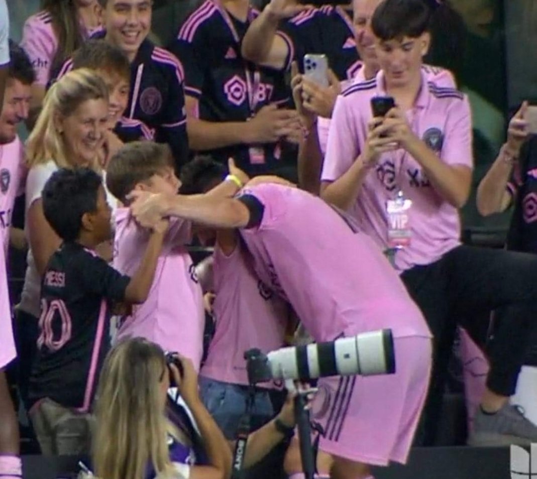 Metió una golazo en su partido debut en EE.UU y salió corriendo a abrazar a sus hijos. Seguí haciendo historia y dejando ejemplo Lionel!!!