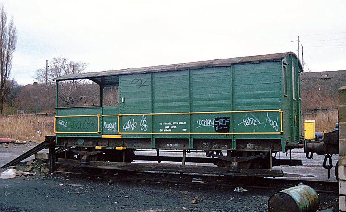 mavmaramis's tweet photo. DW 68494. 4w 20t 'Toad' brake van. Swindon, lot 1470, 1946. Lettered: TO TRAVEL WITH CRANE DRF 81215. Now at Appleby-Frodingham Railway Preservation Society. Photo: Low Fell Yard, Newcastle-Upon-Tyne, 03.01.1990. #railway #BrakeVan #NewcastleUponTyne @NamiHusky https://t.co/vH5LtWts6d