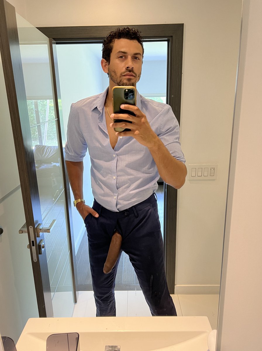 Can I take you out for some dinner and dick? 🍝🥂🍆🍑💦
