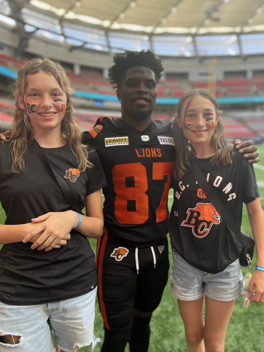 A couple of new <a href="/BCLions/">BC LIONS</a> fans ~ first games! Thanks for the pic <a href="/terry_williams5/">Respect_The_5</a> 🦁 🏈