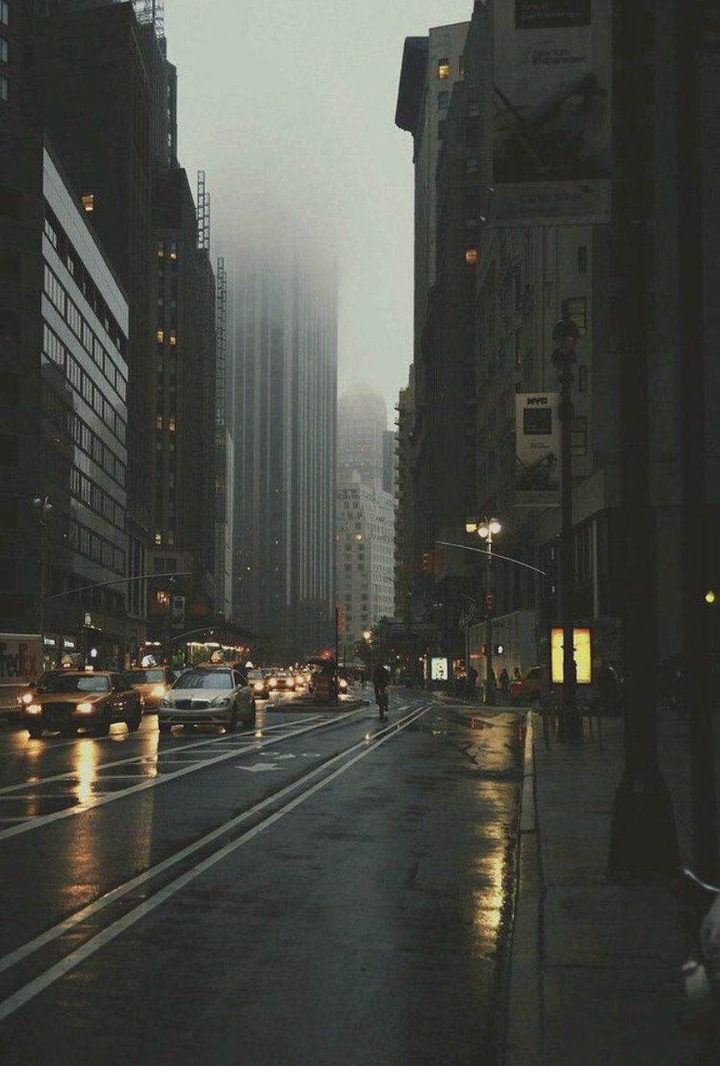 dünyanın en güzel havası. kasvetli, gri ve yağmurlu