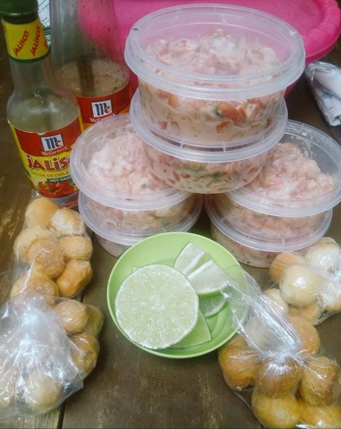 RobertCani1's tweet photo. Si pasa por la Rabida en la 35av a la altura de la Iglesia Fatima,  tenemos : cócteles de camarón panes con pollo , boquitas preparadas y más , con las 3 B . RT porfa si son tan amables. https://t.co/qS98p1j55X
