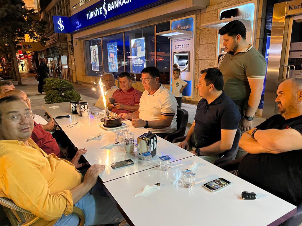 adlihandere's tweet photo. Değerli Oda Başkanlarıma, kardeşlerime ve dostlarıma bu güzel Korkuteli akşamında yapmış oldukları hoş doğum günü süprizi için çok teşekkür ediyorum. İyi dilekleriniz ve dualarınız için sağ olun var olun. 🙏 @kemalsancaktar @mehmetalialkan7 @sahinaba07 @ismetsenekci https://t.co/ooYv3q9blc