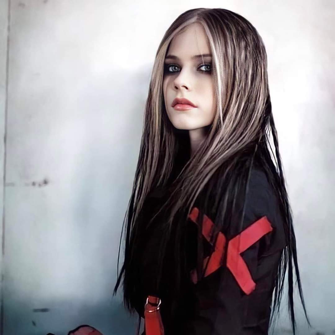 ARLavigneDaily's tweet photo. 20th Anniversary Edition of Under My Skin. Make it happen, @AvrilLavigne 🫶 https://t.co/Pdi2hnv8bK