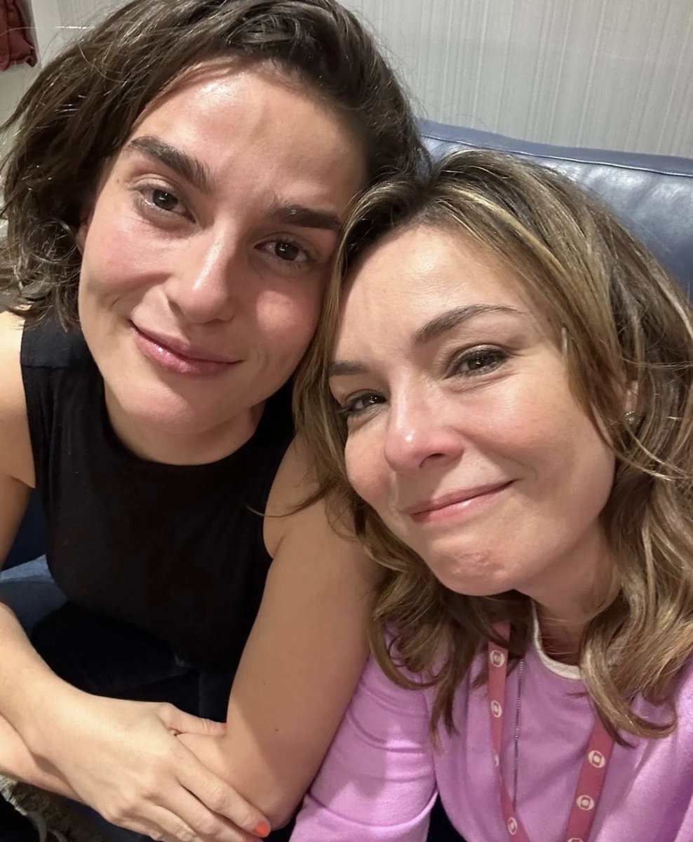 RegianeAlves's tweet photo. Quando a gente termina um trabalho assim é pq foi bom demais! Só gratidão por poder ter vivido a Clara nessa jornada 🙏🏼✨❤️ #VaiNaFé https://t.co/T9ad9YaacH