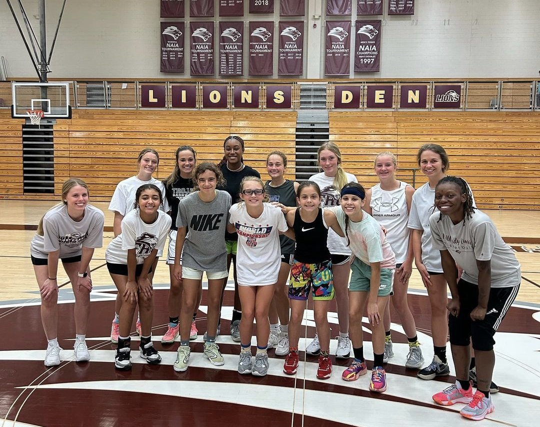 Guard and Post Camp 🏀
 Thank you to our campers and thank you to our great alumni who came back and taught these girls the fundamentals of their position. 
We love all the hard work we have seen this summer! 👏🏻