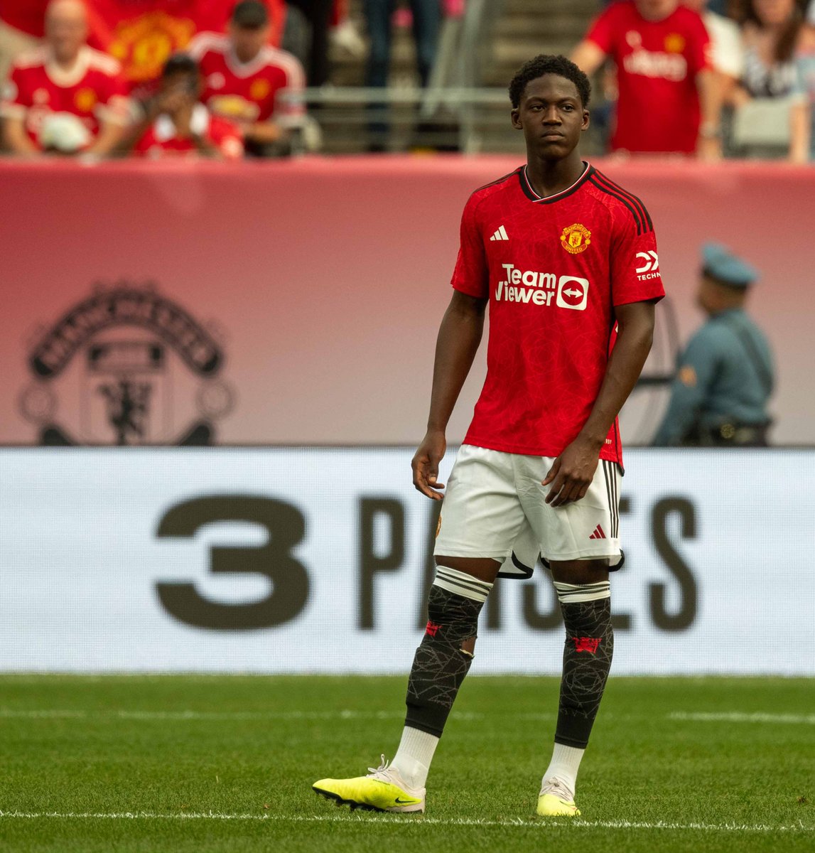 UnitedStandMUFC's tweet photo. Super half from young Kobbie Mainoo once again. We have a superstar on our hands. https://t.co/eUTGjN9rkG