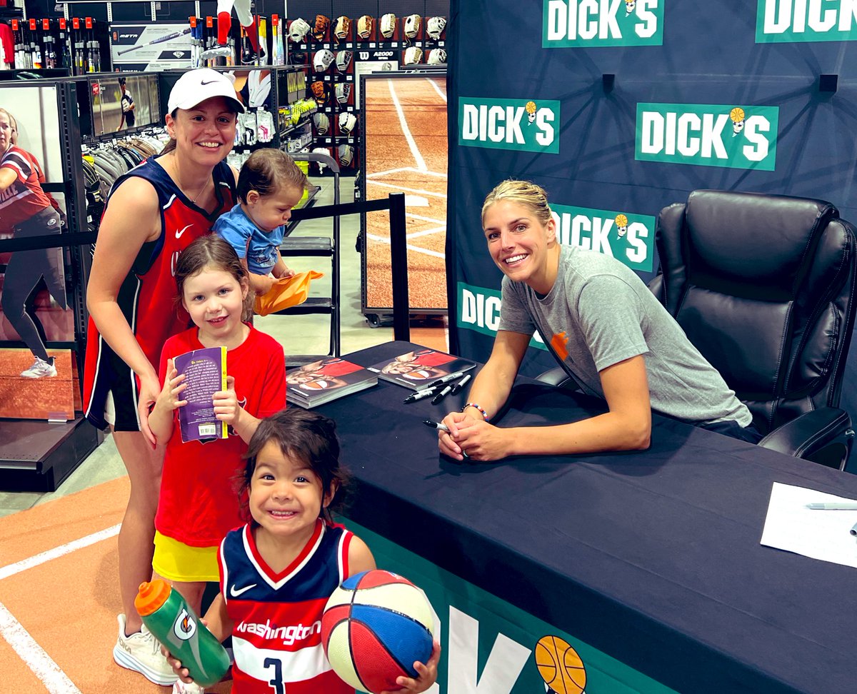 Very exciting afternoon - autographs from <a href="/De11eDonne/">Elena Delle Donne</a>. Go mystics! 🏀