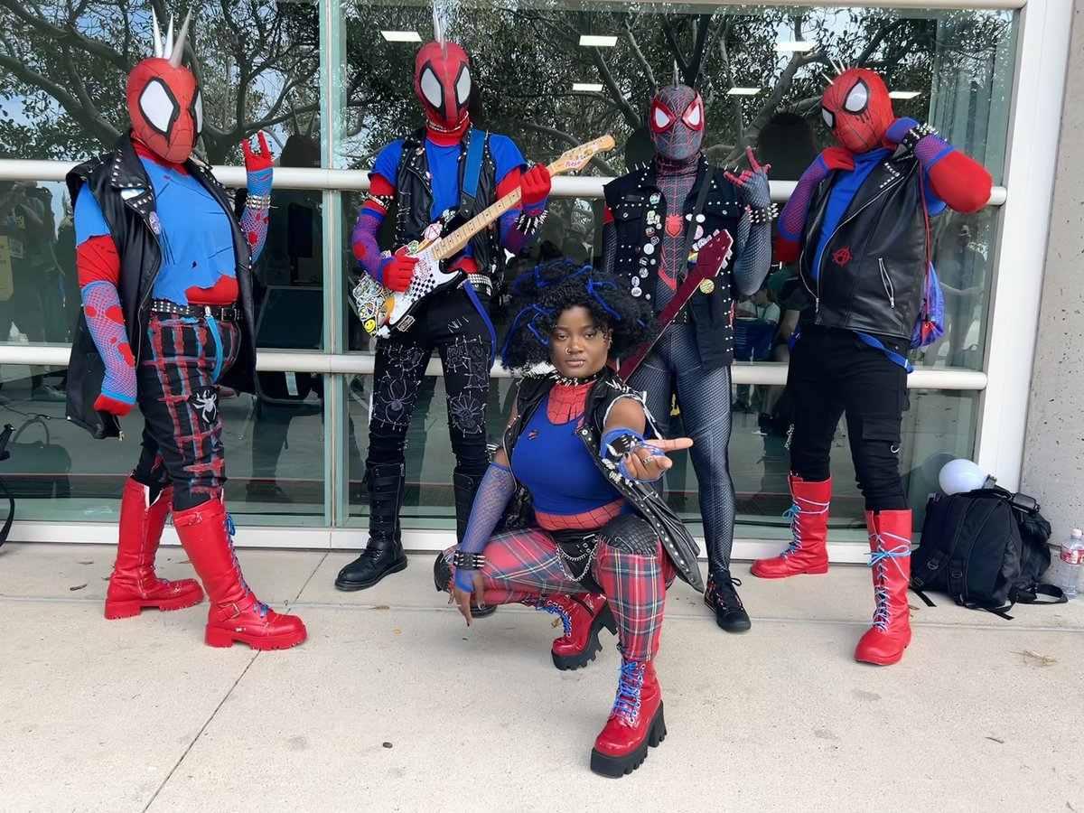 I was this cool the whole time 🕷️🎸🤟🏾

#ComicCon2023 #ComicCon #ComicCon23 #HobieBrown #Spiderpunk #ATSV #AcrossTheSpiderverse #Spiderman #Cosplay