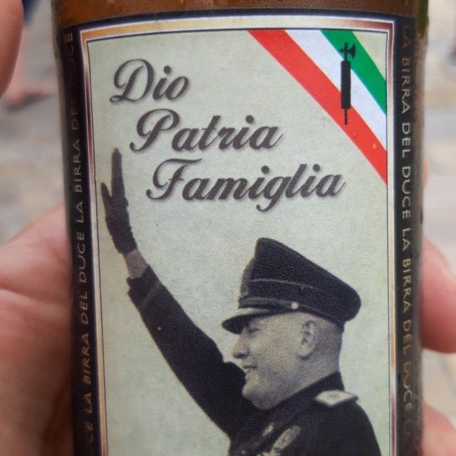 eljarin's tweet photo. Para que sepan por dónde va esa campaña.

Fascismo puro. https://t.co/M5yE3K2Dc5