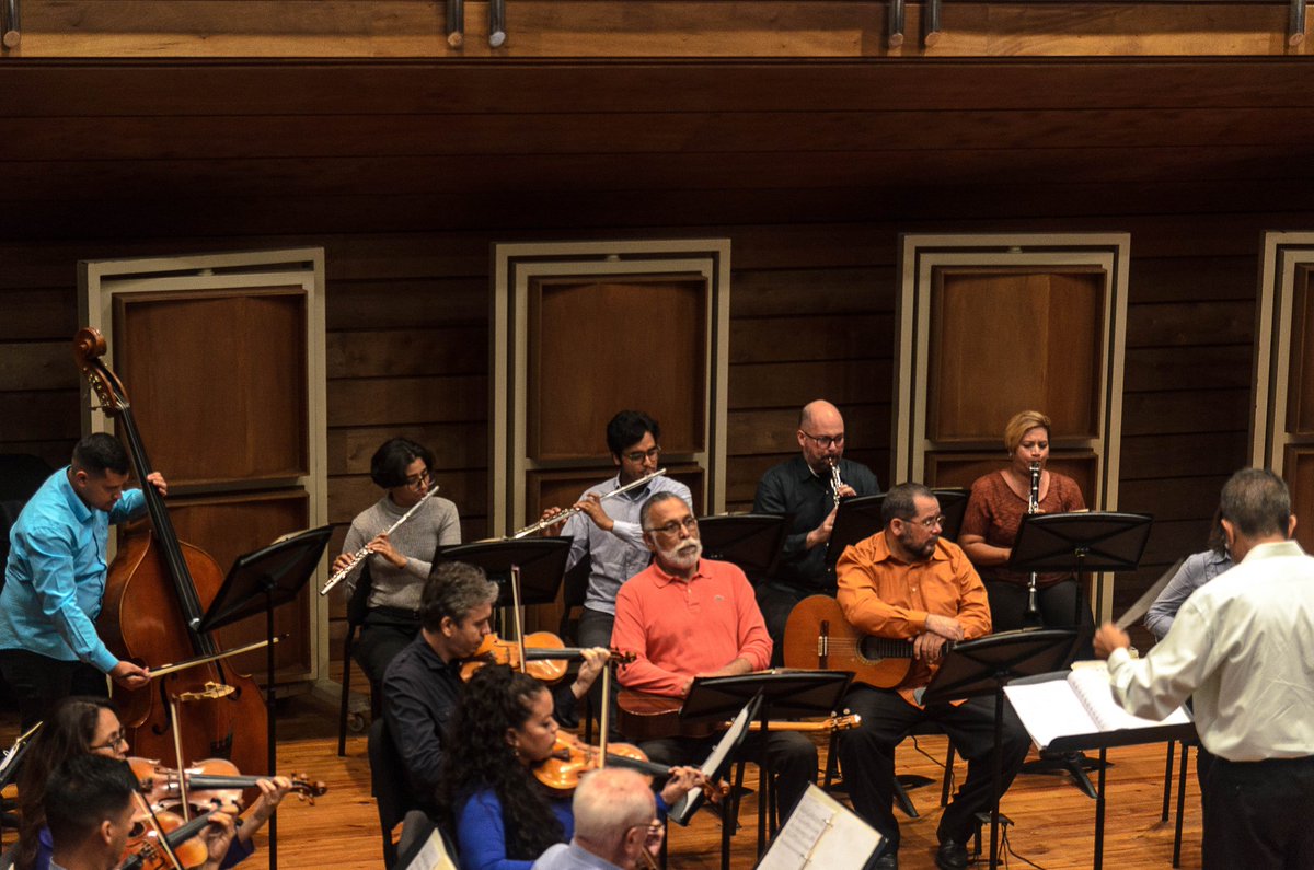 #EnFotos 📸 se resume lo que fue el Homenaje al Maestro Daniel Milano Mayora, bajo la dirección <a href="/JessEduardoMil2/">Jesús Eduardo Milano P.</a>. Evento realizado en la Sala Fedora Alemán <a href="/elsistema/">El Sistema</a>, a propósito  del Nonagésimo Séptimo Natalicio del maestro Milano.

#SomosOTN 

Fotos por Alberto Galeno