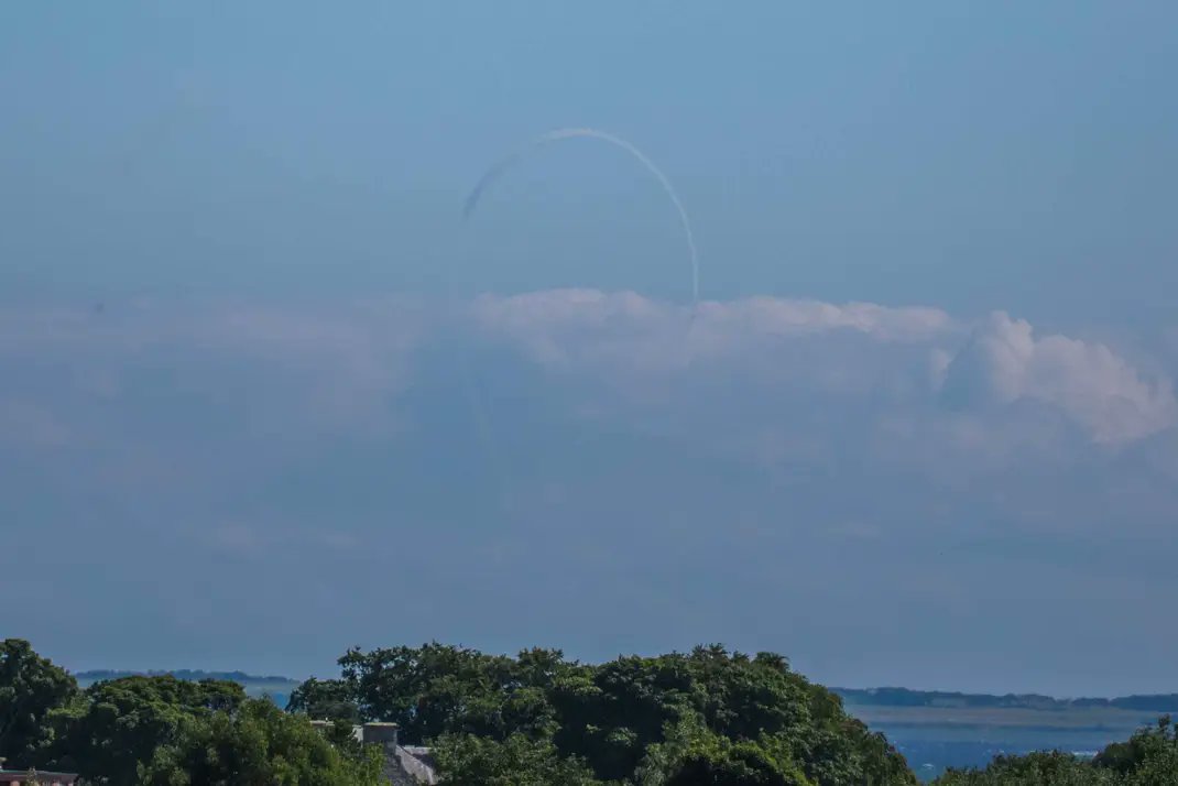 #RedArrows 20miles away from Dornoch just after taking off Flying over Dornoch 28 miles away at Lossiemouth @RAFLossiemouth @rafredarrows