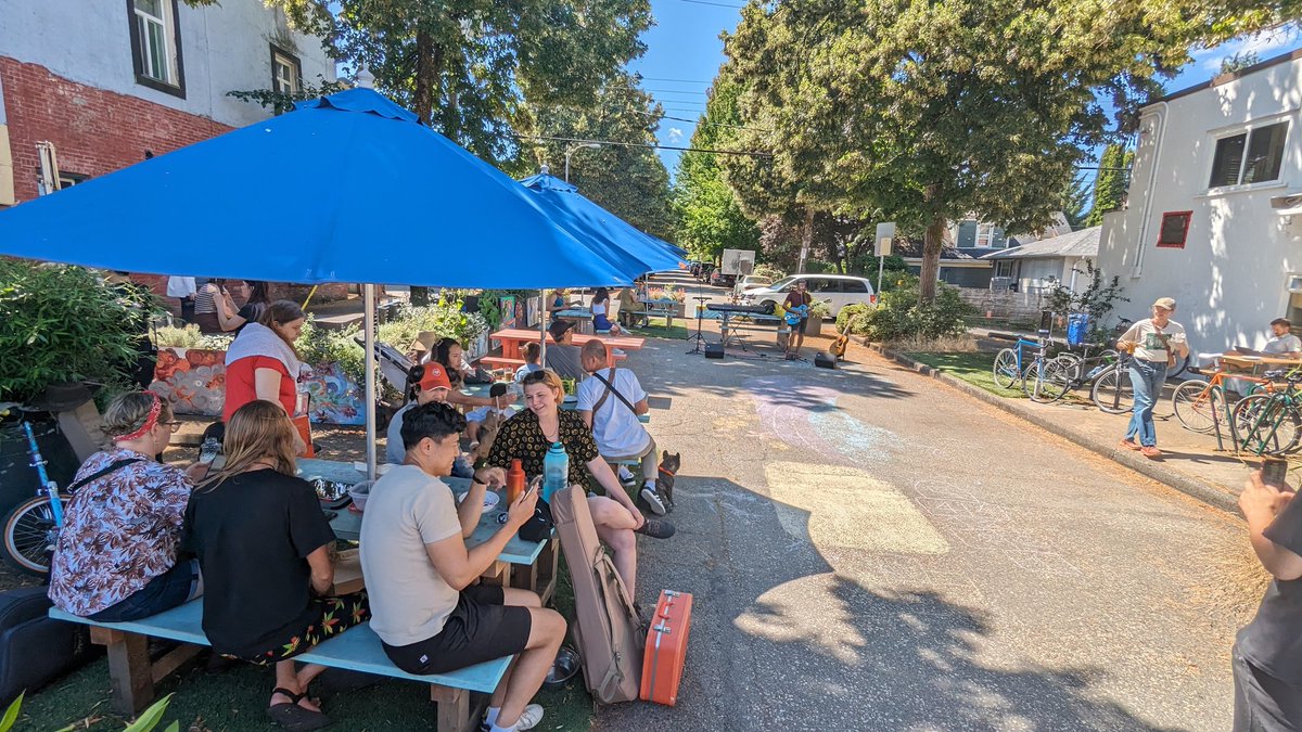 Great to see music activating public spaces. Thanks to <a href="/uytaelee/">Uytae Lee</a> for making it happen!
