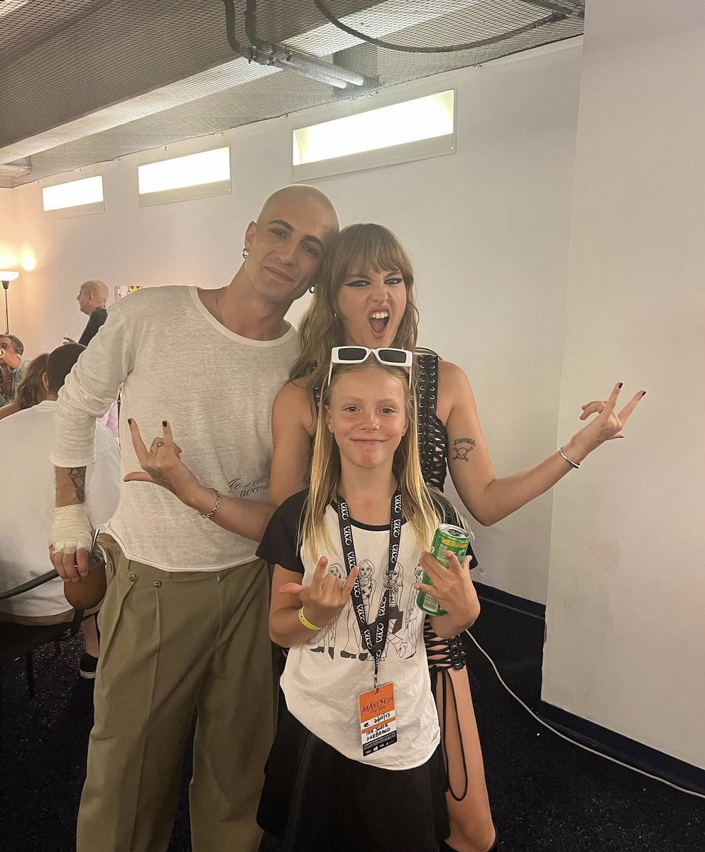 OWNMYMINDD's tweet photo. mamma e papà https://t.co/kHCk4Rferv