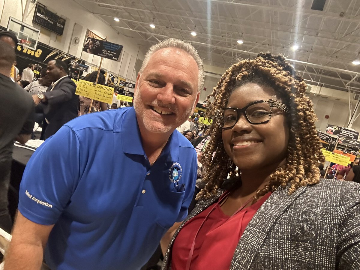 Today’s career fair was a success! Also reconnected with my former Principal and @bcps newly appointed Superintendent. Congratulations @SuptlicataP! @BcpsCentral_