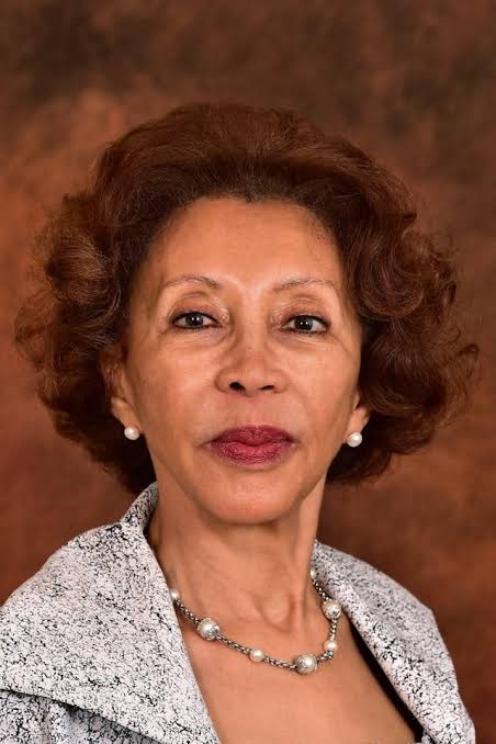 South African first lady Dr Tshepo Motsepe comes from a monied family and is well educated, you don't see her anywhere on the news or on TV, it's always those uneducated first ladies with nothing to do who wanna be on the news and attend summits