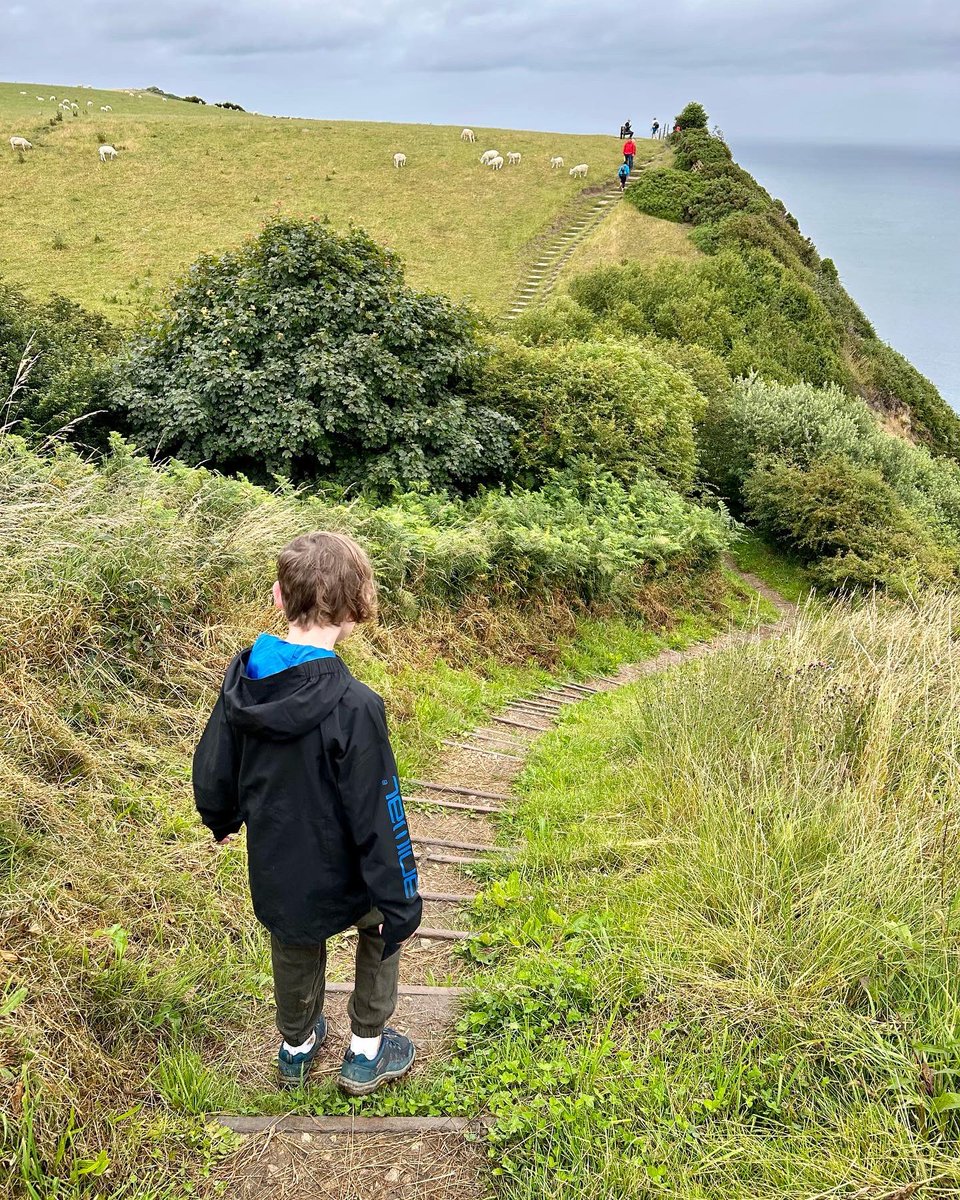 jelly_shelley's tweet image. First hike of the summer holidays! 12.5km from Robin Hoods Bay to Whitby along the Cleveland Way. 
Primary school is now over for R, but we’ll keep the #healthyselfie tagging tradition alive for a few more weeks 🥰

@MrJeff85 @staynorHprimary