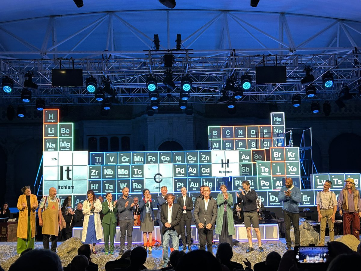 What a thrill to be in the audience for the brilliant world premiere of ‘Itch’, the new opera commissioned by @operahollandpk from @dovecomposer. An elemental, distilled Ring Cycle for our times! A musical & visual delight. Congratulations to all. Bravo @JamesOHP