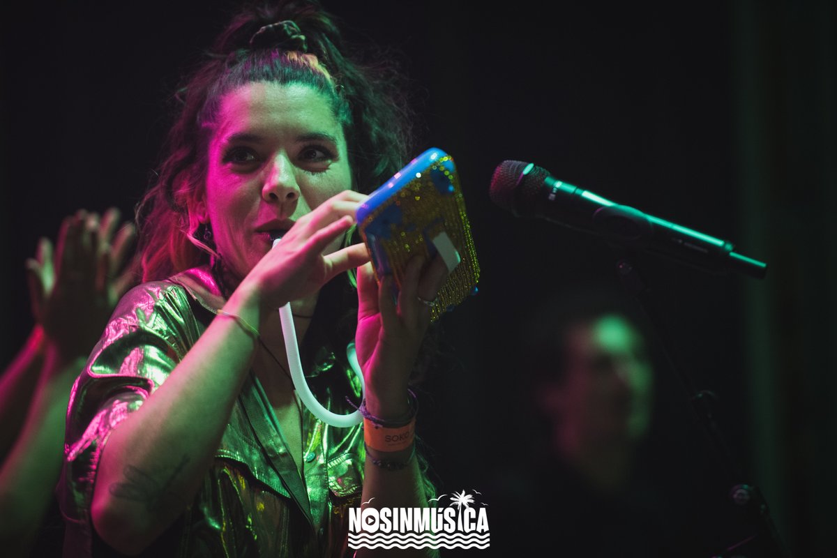 Con Chica Sobresalto hemos llegado a la mitad de la noche, ¡pero aún nos queda mucho! 📸 Alvaro Luna #Festivaldecadiz #nosinmúsicafestival #Cádiz2023 #nosinmusica2023