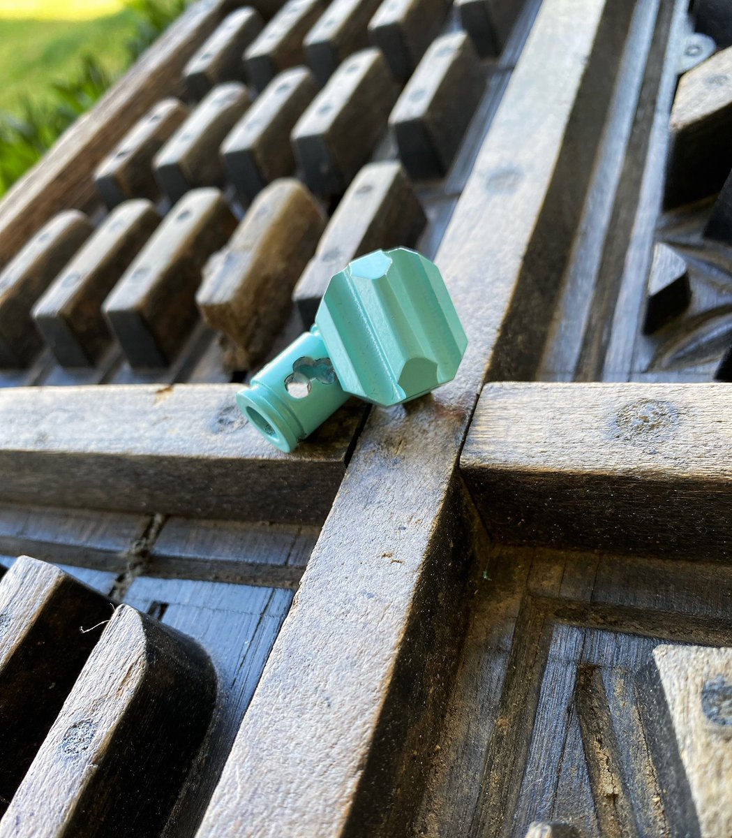 KevinCo55931013's tweet photo. Wednesday’s beads-

#jbb #jbbknives 
#tiffanyblue #fluted 
#76design #MOA #moabead https://t.co/tfPdXLVWVa
